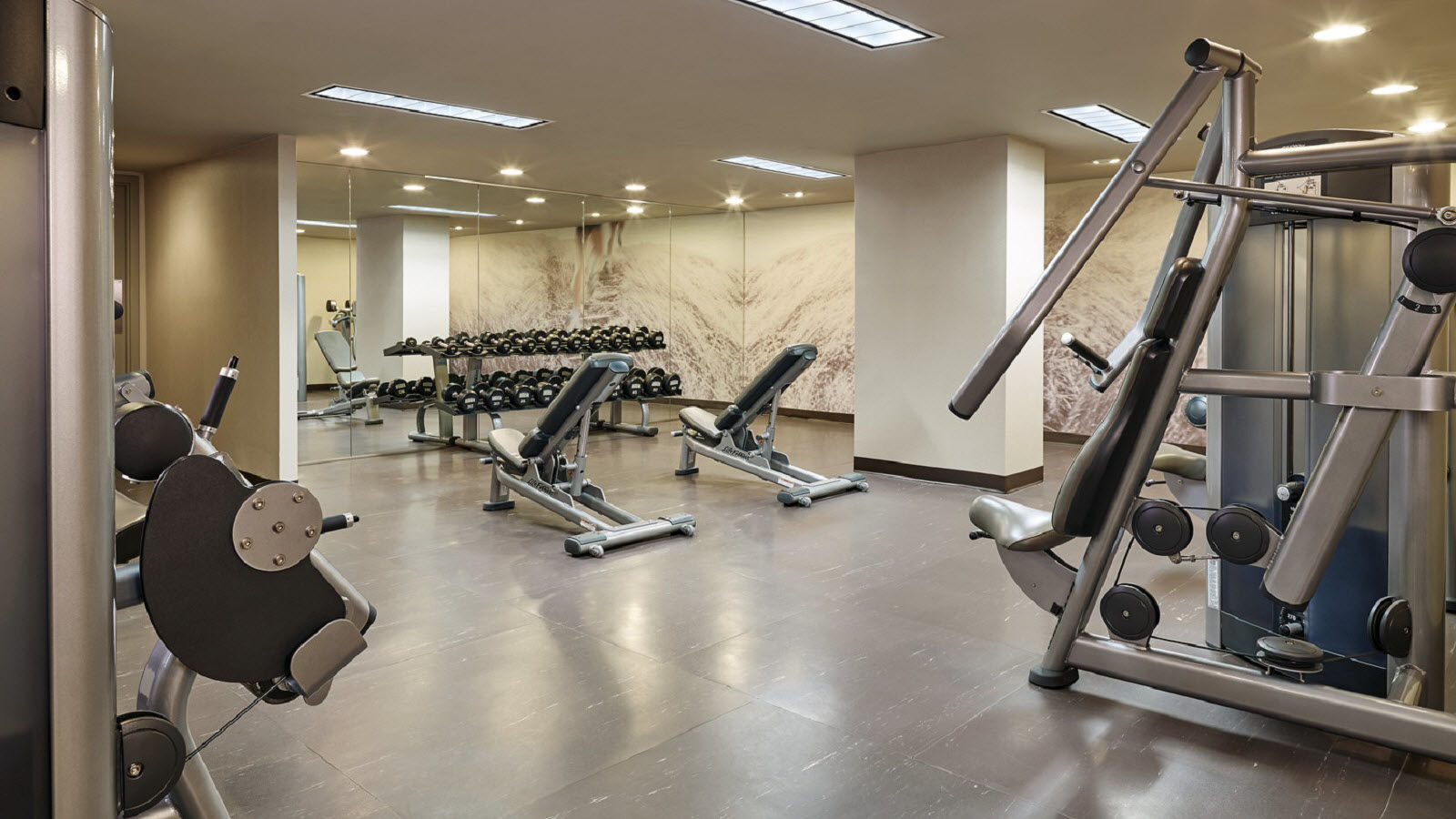 26 10 Minute Westin workout room with Machine